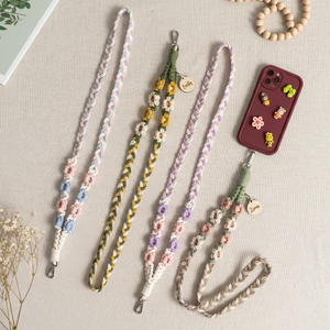 Cordon de téléphone portable tressé fait main avec motif fleur de marguerite, également utilisable comme porte-badge et bandoulière - Product Image 2
