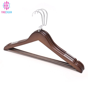 Cintre <span class=keywords><strong>en</strong></span> <span class=keywords><strong>bois</strong></span> triangulaire robuste, léger, portable, lisse et pratique, idéal pour la maison - Meilleure vente - Product Image 2