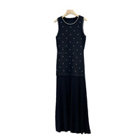 Robe longue en tricot uni à col rond sans manches à ourlet plissé de style français pour femme, tenue décontractée de luxe avec perles, 2026