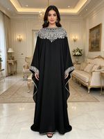 Abaya de soirée longue et ample à col rond, ornée de strass et de fils argentés, style luxe léger, manches larges et tombé ample