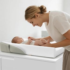 Tapis à <span class=keywords><strong>langer</strong></span> portable en mousse haute densité, facile à nettoyer, avec housse imperméable pour bébé, idéal pour les voyages et l'extérieur (vente en gros) - Product Image 2