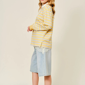 <span class=keywords><strong>Polo</strong></span> rayé oversize à manches longues et col contrastant jaune et <span class=keywords><strong>blanc</strong></span> avec fentes latérales pour <span class=keywords><strong>femme</strong></span> - Product Image 2