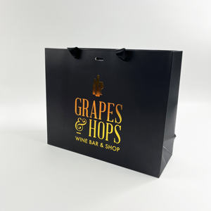 Sacs en papier noir mat de qualité supérieure avec logo doré - Sacs de shopping de luxe pour mariage et occasions spéciales - Product Image 4