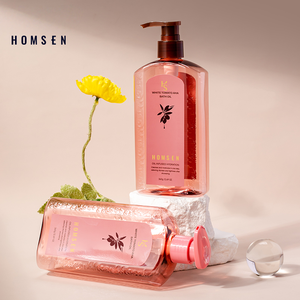 Botella de Plástico Cuadrada Rosa Translúcida de Lujo con Borde Decorativo y Bomba Dosificadora; Logotipo Personalizable para Envases de Cuidado Personal - Product Image 4