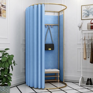 Cabine d'essayage mobile ronde en métal doré pour magasin de vêtements - Product Image 2