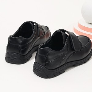 Nieuwe jongens zwarte schoolschoenen groothandel bulk fabriek OEM custom kinderschoenen met klittenbandsluiting van leer - Product Image 5
