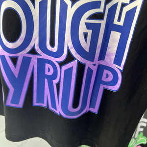 T-shirts ALOCS en gros – Vêtements de créateur de haute qualité – T-shirt imprimé avec logo « THAT'S AWFUL LOT of COUGH SYRUP » pour hommes - Product Image 6