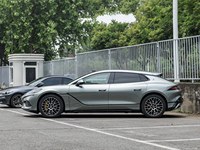 Meilleure berline haut de gamme BYD Denza Z9GT, charge ultra-rapide Megawatt en 5 minutes (10 à 70 %), lancement en Europe, conduite à gauche (LHD) et conduite à droite (RHD) pour les acheteurs de luxe mondiaux
