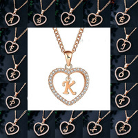 2023 nueva llegada personalizado corazón inicial diamantes de imitación cristal nombre gargantilla colgante collar cadena de eslabones de moda para aniversario