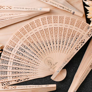 Ventaglio Pieghevole in Legno Liscio da 20CM per Matrimonio, Ventaglio Portatile Personalizzabile con Stampa e Incisione, Regalo di Compleanno Vintage - Product Image 4
