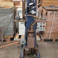 Machines automatiques de découpe latérale et de couture pour la fabrication de chaussures en cuir