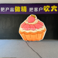 Modèles publicitaires géants gonflables de cupcakes, glaces et desserts