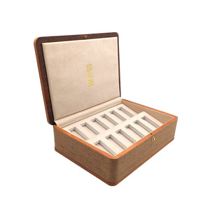 Caja de Madera Rectangular de Madera de Caucho 30x22x8.4cm Hecha a Mano para Regalo, Artesanía, Embalaje Personalizado - Product Image 3