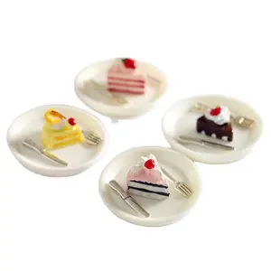 Prix bas maison de poupée Miniature gâteau jouets Mini gâteau biscuits boules de poisson nourriture jouet assiette accessoires