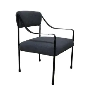Toptan döşemeli yemek sandalyesi lüks gri teddy kumaş yemek odası sandalyesi metal dövme demir kol sandalyeler yemek odası için