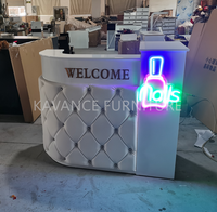 Meubles de salon, réception de salon en bois blanc de luxe, bureau de réception de salon à vendre avec logo LED