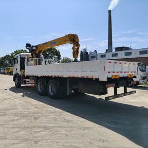 Vehículo de Transporte y Elevación Sinotruck 6*4 Equipado con Grúa Montada en Camión de 12 Toneladas para Elevación Mecánica - Product Image 3