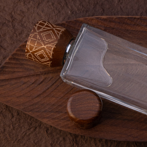 Vietnam WeWood Grabado con láser Impreso Tapa de madera Corona cilíndrica cuadrada para embalaje de botellas de perfume - Product Image 4