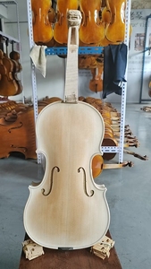 Violín A10 de abeto europeo hecho a mano, tamaños 1/8 - 4/4, con pegamento animal y pintura artesanal. - Product Image 5