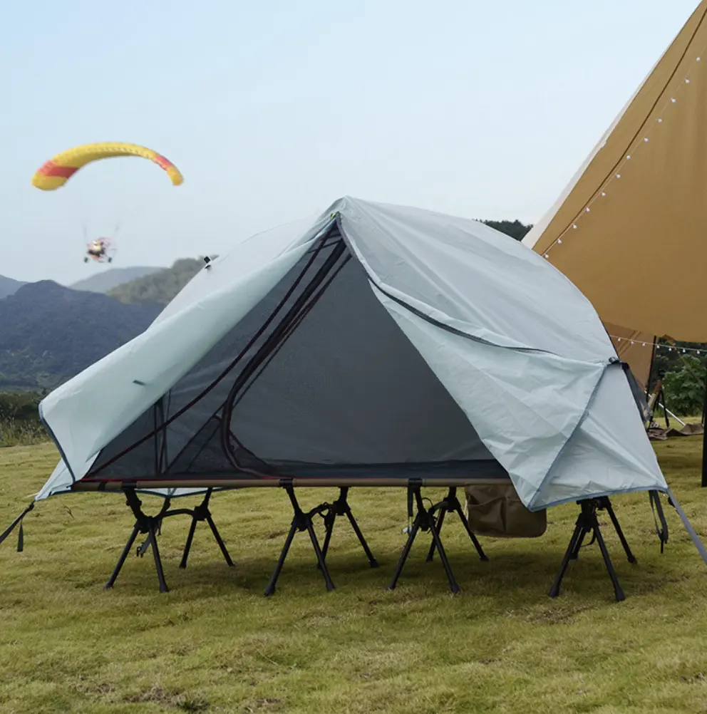 المشي البري الفردي في الهواء الطلق 1 شخص خيام مرتفعة قابلة للطي التخييم سرير خارج الأرض خيمة