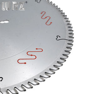 Hoja de Sierra de 300 mm y 96 Dientes con Acabado de Nitruro Soldada con Láser de Grado Industrial para Cortar Madera (Accesorios de Cine y Compuestos de Madera Envejecida) - Product Image 3