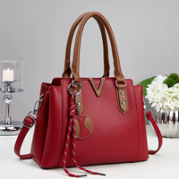 Fournisseur de sacs en gros – Sac à bandoulière de luxe pour femme en cuir PU, grand sac fourre-tout avec accent en V métallique, sac à bandoulière