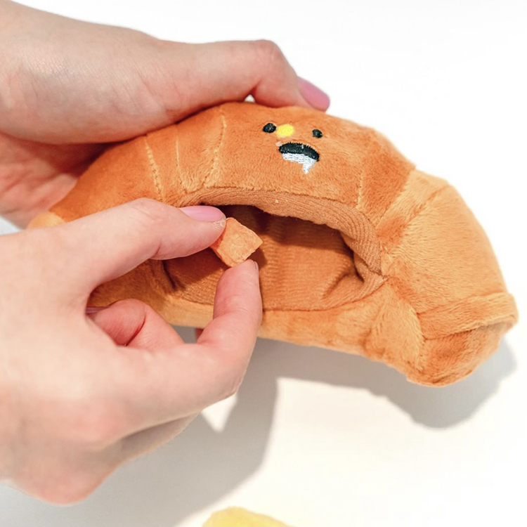 Manufacturer wholesale simulated croissant toys pet dogs plush toys with sound