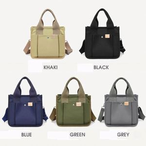 Sac fourre-tout et bandoulière en toile pour femme, directement de l'usine, portable, résistant à l'eau, logo personnalisable, toutes saisons, prêt pour la plage - Product Image 2