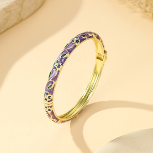 NUEVA Pulsera de dijes apilables para mujer, estilo vintage, chapada en oro sobre latón, con diseño de pétalo de esmalte líquido de color fresco y dulce - Product Image 5