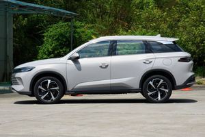 2025 chinois pas cher BYD Sea Lion 115km SUV compact véhicules à énergie nouvelle BYD Sealion 05 Dm-i Phev voiture hybride rechargeable - Product Image 4