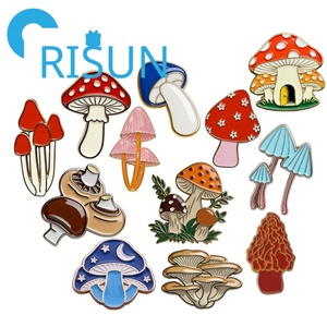 Al por mayor, personalizado, bonito diseño de dibujos animados, broche de esmalte blando y duro con forma de hongo ostra, hongo de la muerte y hongos venenosos, insignia de solapa - Product Image 1