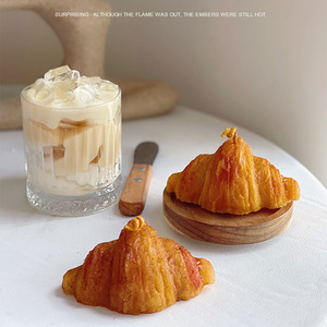 Usine vente en gros Nouveauté Noël Anniversaire Cadeau Alimentaire <span class=keywords><strong>Pain</strong></span> Pâtisserie Croissant Forme Moulin Caramel Bougie Parfumée - Product Image 5