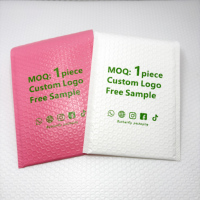 Enveloppes à bulles blanches imprimées sur mesure, faible MOQ, échantillon gratuit, sacs rembourrés résistants aux chocs pour l'expédition de vêtements et de cosmétiques