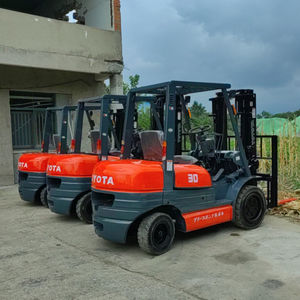 Le puissant chariot élévateur Toyota de 3 tonnes vous propulse vers la domination industrielle. - Product Image 4