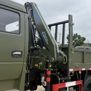 Nouveau camion CLW 4x2 avec grue à bras pliable de 3,2 tonnes, grue montée sur camion de 7 m à vendre - Product Image 6