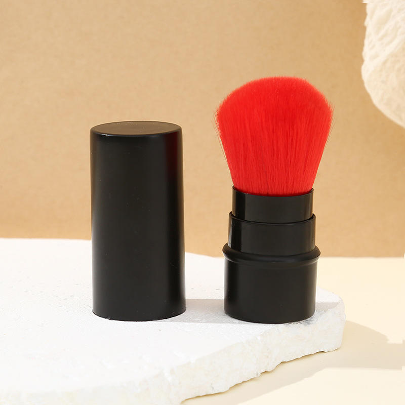 ด้ามจับสีดำ ขนแปรงสีแดง