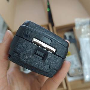 วิทยุสื่อสารแบบพกพา APX900 สำหรับงานความปลอดภัยสาธารณะ  แบบคลื่นความถี่เดียว กันน้ำมาตรฐาน IP68  ระยะส่ง 8 กม. แบตเตอรี่ 3000mAh - Product Image 4