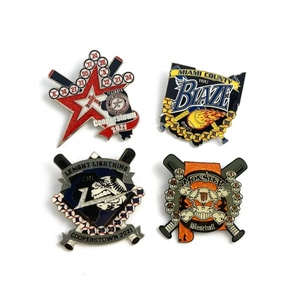 Badges de sport personnalisés en métal avec logo, épingles de revers en émail dur ou souple pour chapeaux, vente en gros - Product Image 1