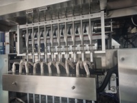 Machine d'emballage liquide entièrement automatisée à haute précision à 10 lignes, scellage et emballage pour aliments pour chats, collations, sauces, sacs en papier et en plastique