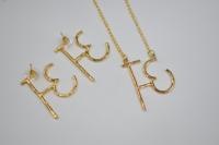 Collier à pendentif en forme de mot hindi plaqué or Collier à initiale de lettre hindi en acier inoxydable délicat à la mode