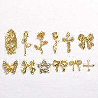 Charmes pour ongles luxueux en plastique 3D avec strass, boîte de 12 compartiments, charmes à la mode très vendus, nœud papillon, croix, statue de Bouddha pour les ongles