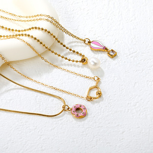 สร้อยคอจี้รูปบอลลูนโดนัทพร้อมสายโซ่ทอง สร้อยแฟชั่นผู้หญิง สร้อยสแตนเลส สร้อยคล้องไหปลาร้า จี้รูปทรงพิเศษ - Product Image 1