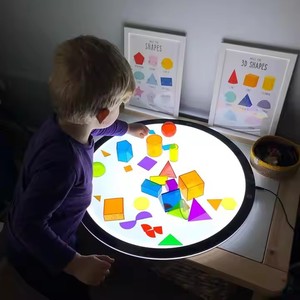 Tavolo Sensoriale LED per Bambini, Giocattolo Educativo a Forma Rotonda per <span class=keywords><strong>Disegno</strong></span> e Attività Sensoriali - Product Image 3