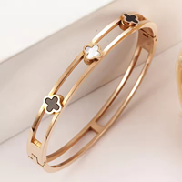 Bijouterie tendance avec logo personnalisé Ensemble de bracelets en zirconium trèfle en acier inoxydable plaqué or 18 ct pour femmes Bracelets personnalisés pour femmes