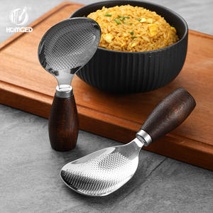 Cuchara para Arroz de Acero Inoxidable 304 con Acabado Espejo y Mango de Madera, Diseño Moderno, Se Mantiene Vertical Sin Toquear la Mesa - Product Image 3