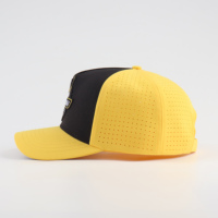 Casquette de golf personnalisée bicolore 5 panneaux avec trous découpés au laser, patch brodé, logo cousu, fermeture à scratch, respirante et imperméable