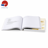 Impression personnalisée de livres brochés épais A4, roman de fiction avec couverture texturée et vernis UV en relief