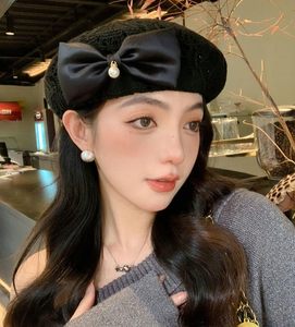Gorro de <span class=keywords><strong>boina</strong></span> de mujer <span class=keywords><strong>a</strong></span> la moda con lazo y perlas, sombrero de verano calado, gorra holgada de ganchillo estilo artista francés - Product Image 2