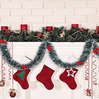 Guirlande de Noël Artificielle Vert Pin en PET avec Ruban Métallique Vert Foncé et Bordure Blanche – Ornement Festif pour Fêtes