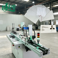 Machine de traitement de cartes PVC haute vitesse avec marquage laser, gravure de numéro de série et système de contrôle visuel par caméra pour codes QR